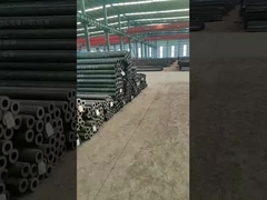 Die dicken Mauern des Kohlenstoffstahl-Sachrohrlagern bereit für den Transport