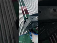 Materialprüfmaschine für nahtlose und geschweißte Rohre