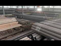 Beförderung der Rohre im Lager